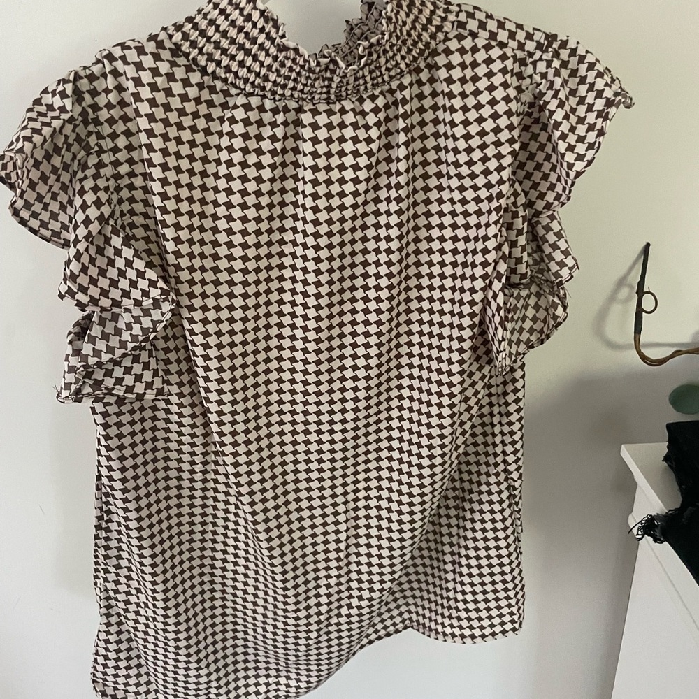 Ruffle short sleeve blouse